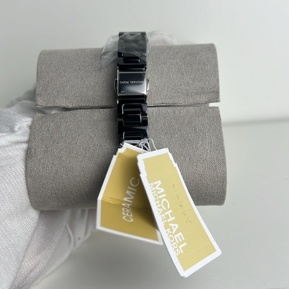 Michael kors women watch - Picture 11 of 11